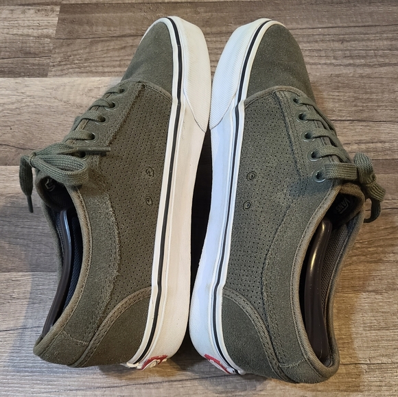 VANS Chukka/Grape Leaf/Classic Skate Shoes - Picture 3 of 9